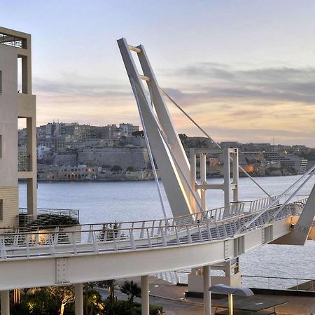 Deluxe Apartment Steps To St George'S Bay San Ġiljan Exterior foto