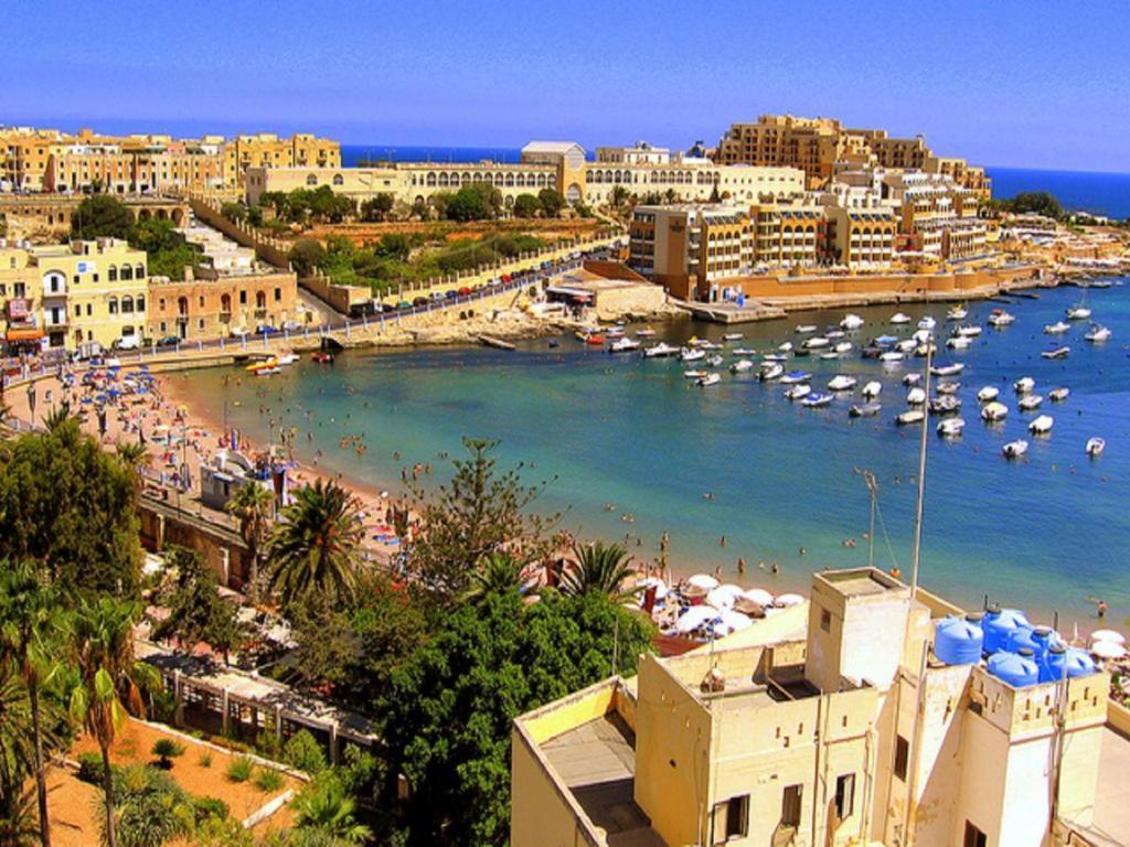 Deluxe Apartment Steps To St George'S Bay San Ġiljan Exterior foto