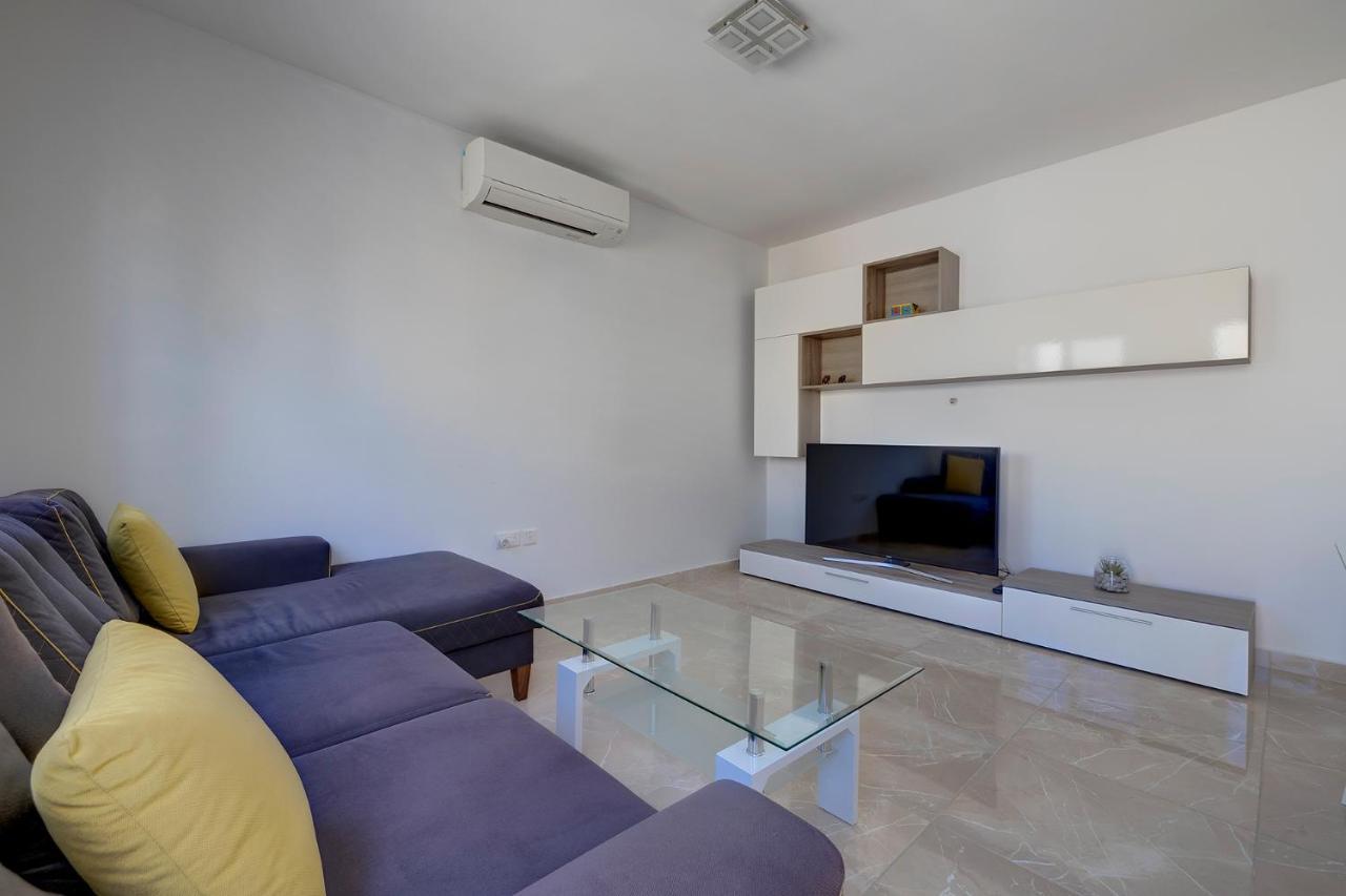 Deluxe Apartment Steps To St George'S Bay San Ġiljan Exterior foto