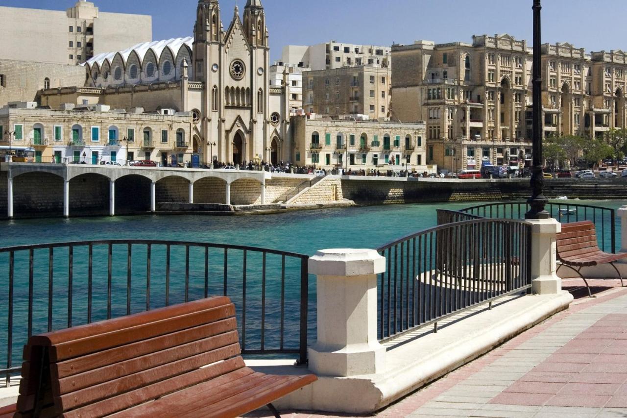 Deluxe Apartment Steps To St George'S Bay San Ġiljan Exterior foto