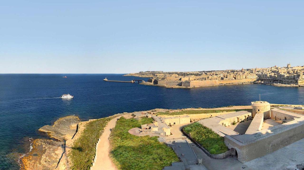 Deluxe Apartment Steps To St George'S Bay San Ġiljan Exterior foto