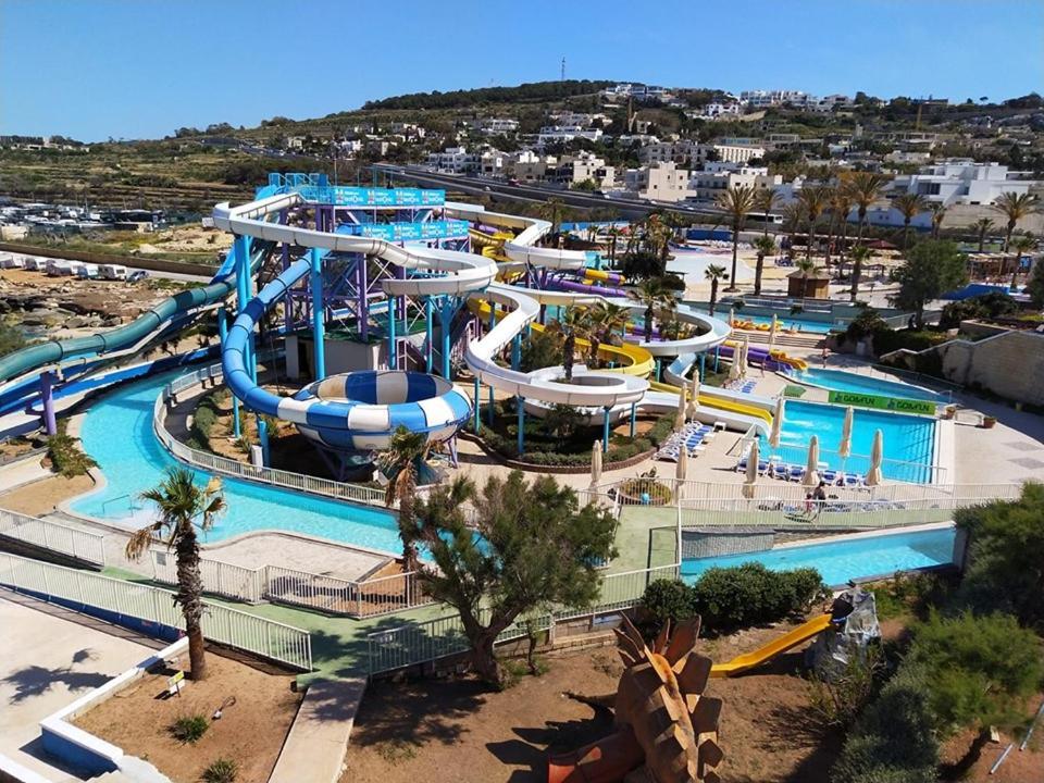 Deluxe Apartment Steps To St George'S Bay San Ġiljan Exterior foto