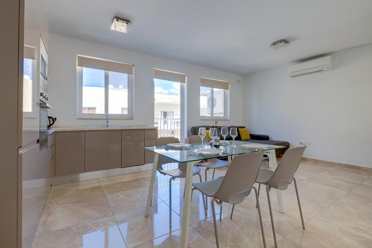 Deluxe Apartment Steps To St George'S Bay San Ġiljan Exterior foto