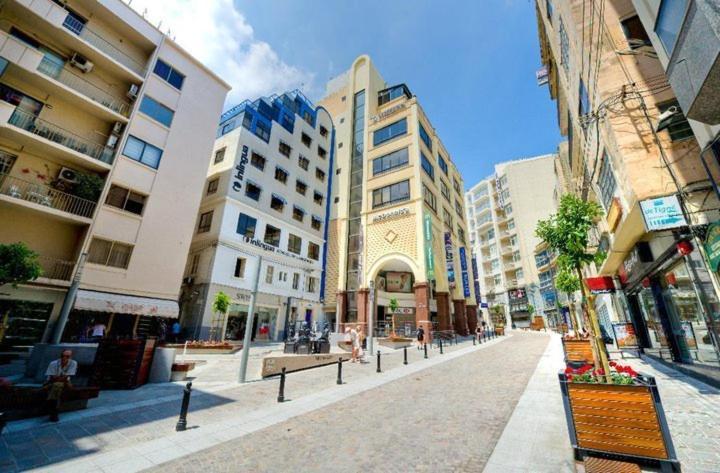 Deluxe Apartment Steps To St George'S Bay San Ġiljan Exterior foto