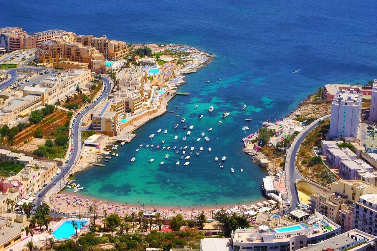 Deluxe Apartment Steps To St George'S Bay San Ġiljan Exterior foto