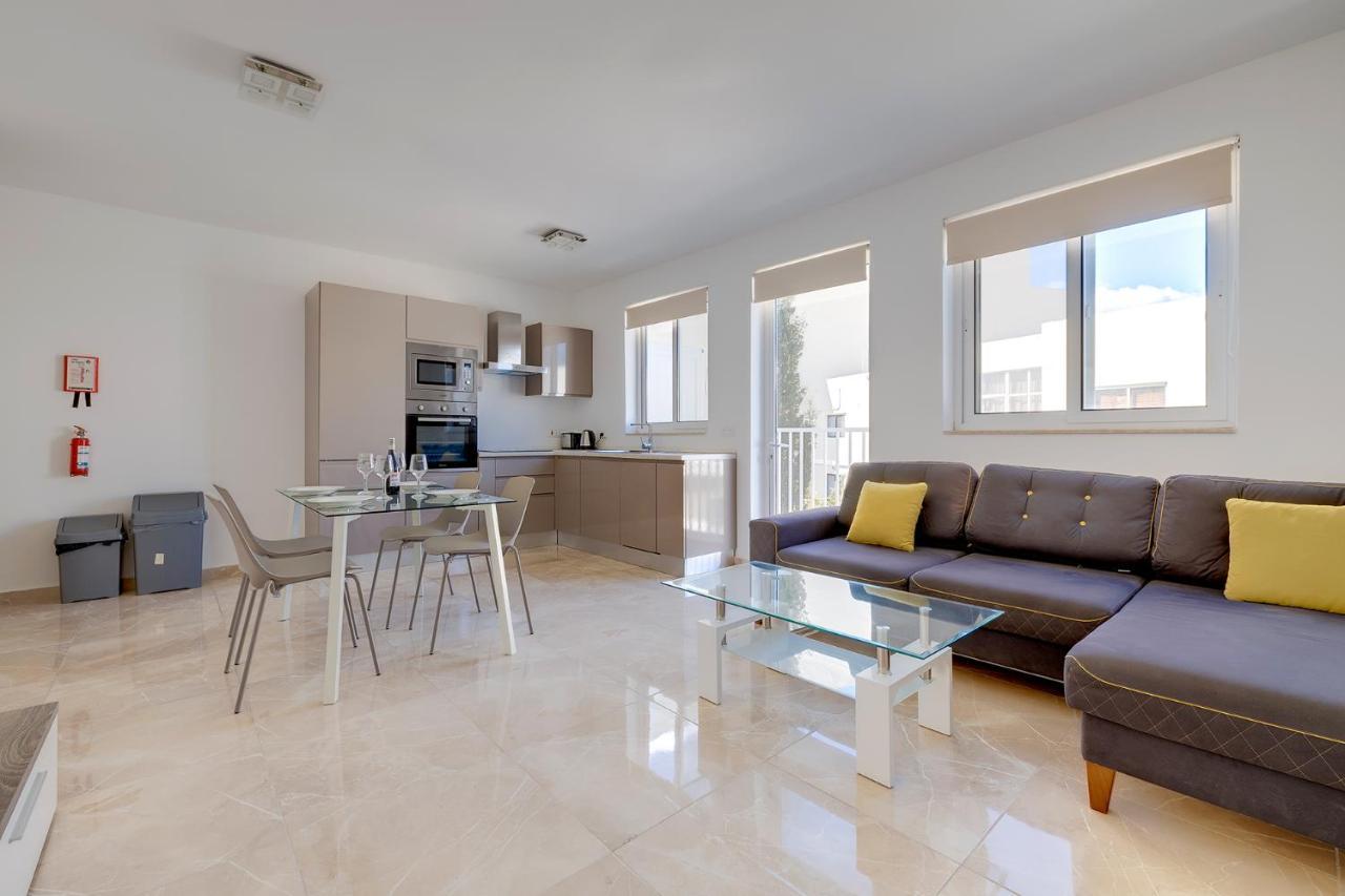 Deluxe Apartment Steps To St George'S Bay San Ġiljan Exterior foto