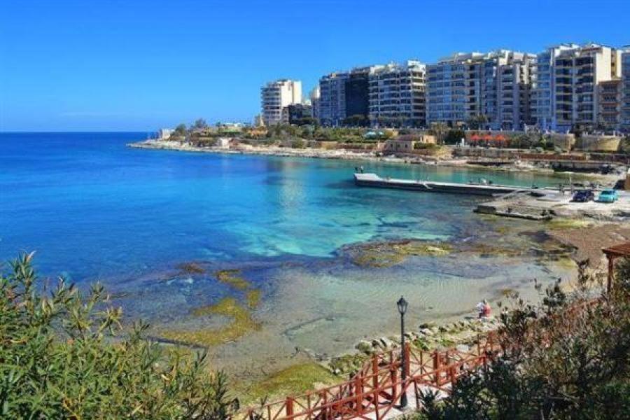Deluxe Apartment Steps To St George'S Bay San Ġiljan Exterior foto